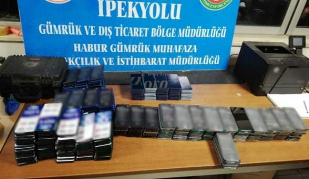 1.8 milyon TL değerinde 669 kaçak cep telefonu ele geçirildi!