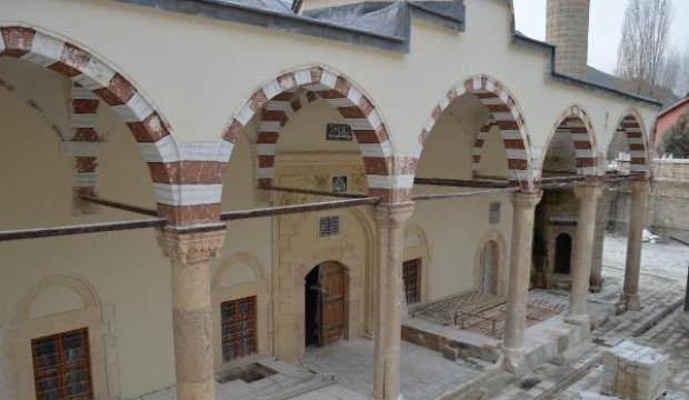 227 yıllık camideki restorasyonda Osmanlı duvar motifleri ortaya çıktı