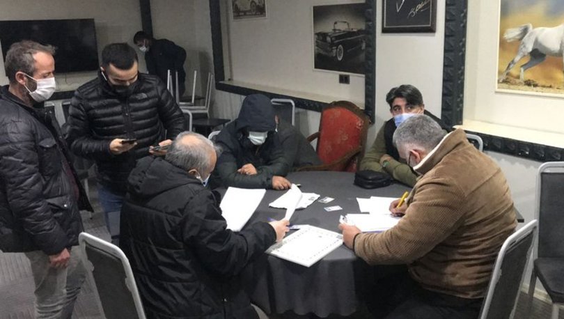 Bursa’da sokağa çıkma kısıtlamasının son günü kıraathaneye kumar baskını