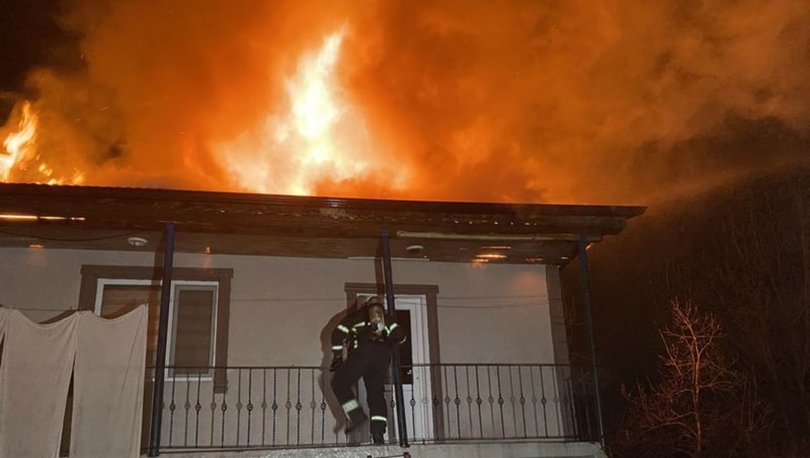 Düzce’de 2 katlı ev alevlere teslim oldu
