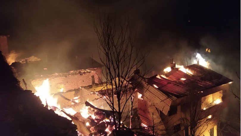 Son dakika haberler… Trabzon’da yangın; 6 ev kül oldu!