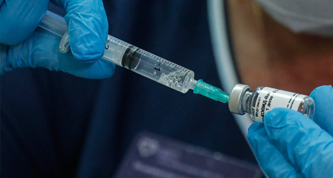 İtalya’da 6 gün önce aşı olan doktor Covid-19’a yakalandı
