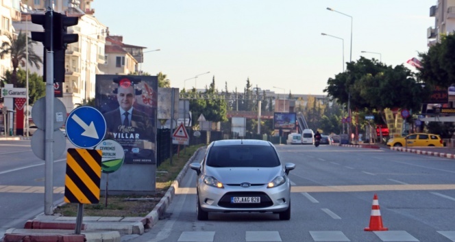 Ters yönde giden sürücü, kırmızı ışıkta beklerken yakalandı