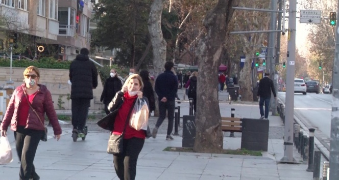 Kısıtlamaya rağmen Bağdat Caddesi’ndeki yoğunluk pes dedirtti