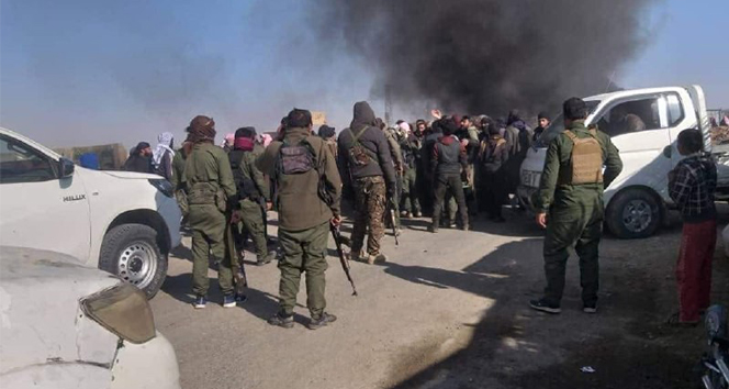 Deyrizor’da halk, YPG/PKK’nın gençleri zorla silah altına alma çalışmasını protesto etti
