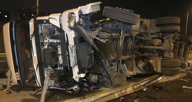 Kuzey Marmara Otoyolu’nda TIR devrildi