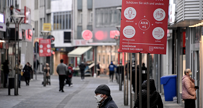 Almanya’da Covid-19 kısıtlamaları 31 Ocak’a kadar uzatıldı