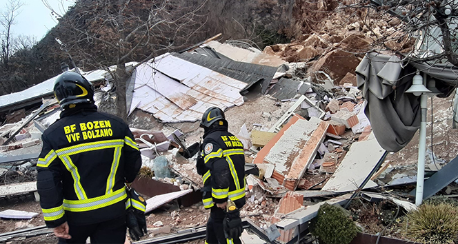İtalya’da heyelan nedeniyle bir otel yıkıldı