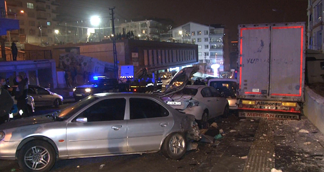 Ankara’da freni patlayan tır 11 aracı biçip evin duvarına çarptı: 1 yaralı