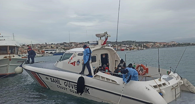 Ayvalık’ta 13 düzensiz göçmen kurtarıldı