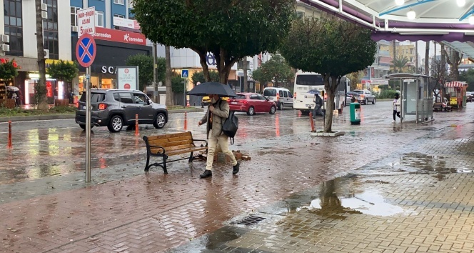 Alanya’da fındık büyüklüğünde dolu yağdı