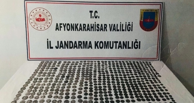 Poşette taşıdıkları 594 adet tarihi sikke ile yakalandılar