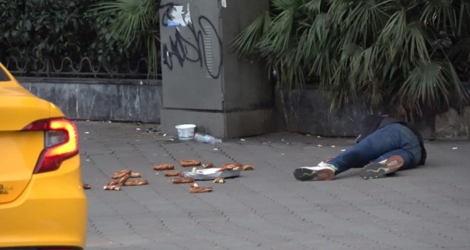 Taksim Meydanı’nda bayılma numarasıyla duygu sömürüsü kamerada