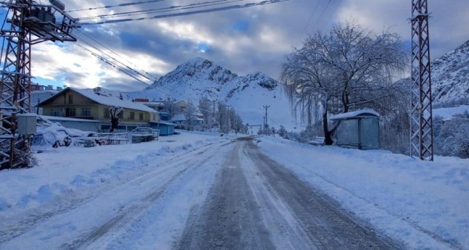 Tunceli’de kar 132 köy yolunu ulaşıma kapattı