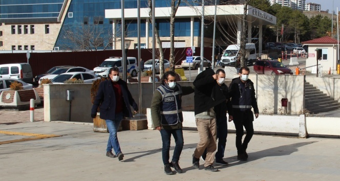 Elazığ’da 150 kilo et ile tulum peyniri çalan 2 şüpheli yakalandı