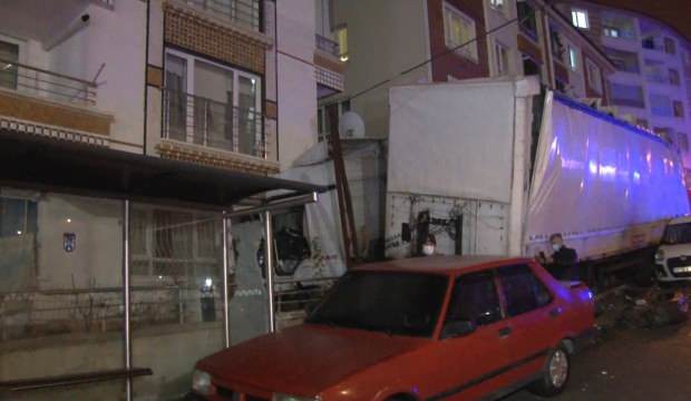Ankara’da freni patlayan tır 11 araca çarptı