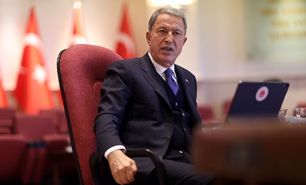 Bakan Akar, İngiliz mevkidaşı Wallace’la görüştü