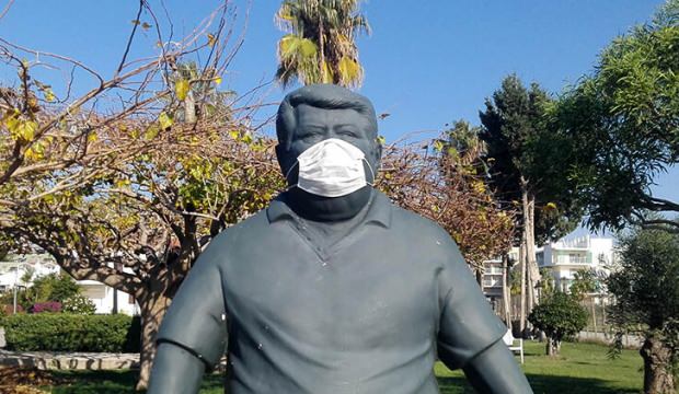 Eski Cumhurbaşkanı Özal’ın heykeline maske takıldı