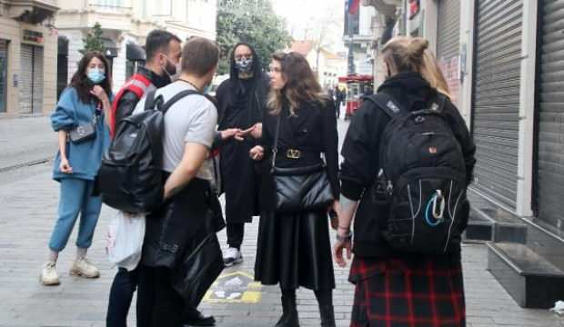 İstiklal Caddesi’nde sigara için turistlere ceza kesildi