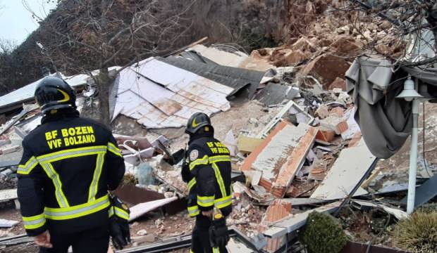 İtalya’da heyelan nedeniyle bir otel yıkıldı
