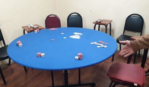 Kağıthane’de kumar oynayan 16 kişiye, 55 bin lira ceza kesildi
