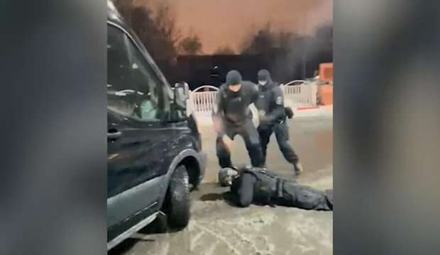 Rusya’da kimlik kontrolü yapan “sahte polislere” gözaltı