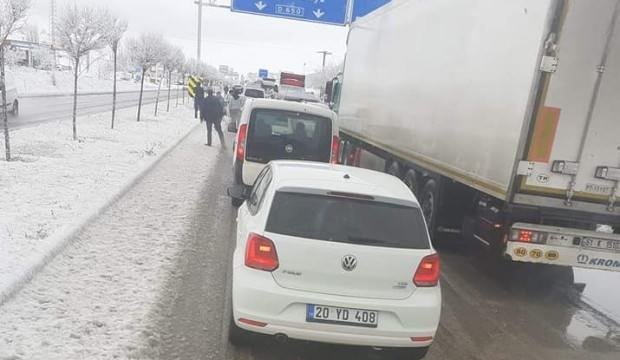 Kar yağışı resmen başladı! Ulaşımda büyük sıkıntı