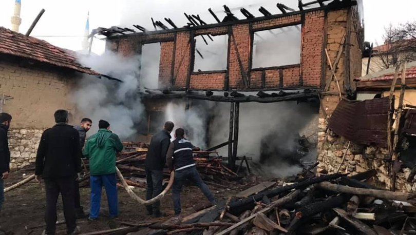 Kütahya’da feci olay! Mangal yaparken 2 katlı evini yaktı