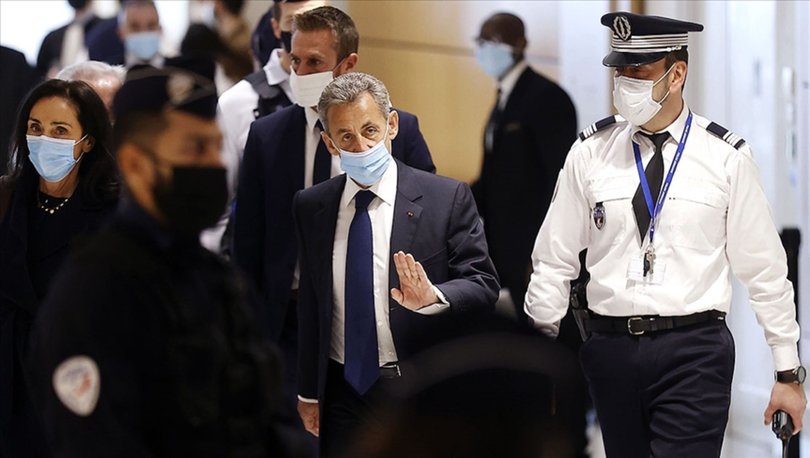 Fransa’da Sarkozy’e hapis cezası!