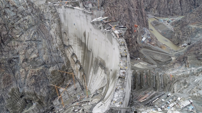 Türkiye'nin en yüksek barajında 275 metreye ulaştı