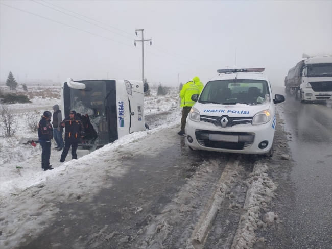 Konya'da 2 tur otobüsü şarampole devrildi: 1 ölü, 46 yaralı