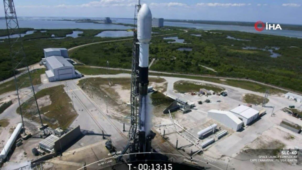 SpaceX, yeni Starlink uydularını uzaya gönderdi