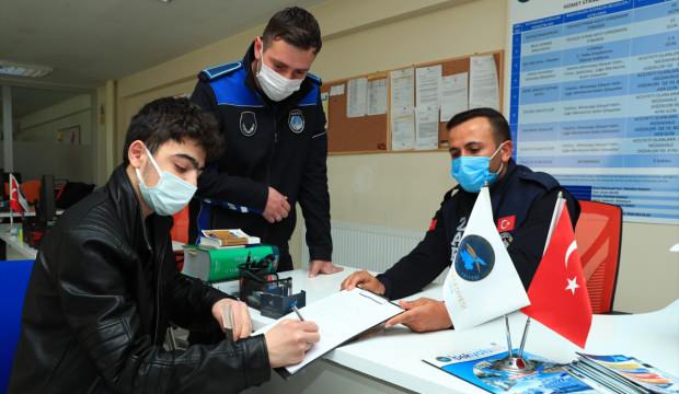 Zabıta ekipleri yerde buldukları 20 bin lirayı sahibine ulaştırdı