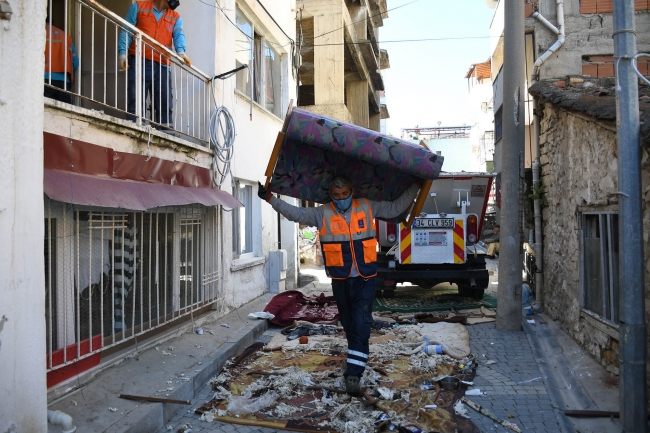 Aydın'da bir evden 6 kamyon çöp çıktı