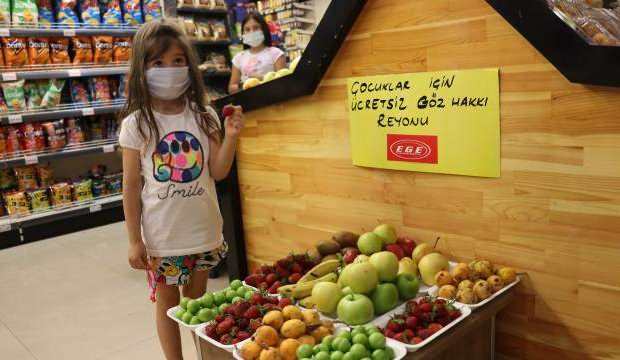 Denizli’de bir markette çocuklar için “göz hakkı reyonu” oluşturuldu