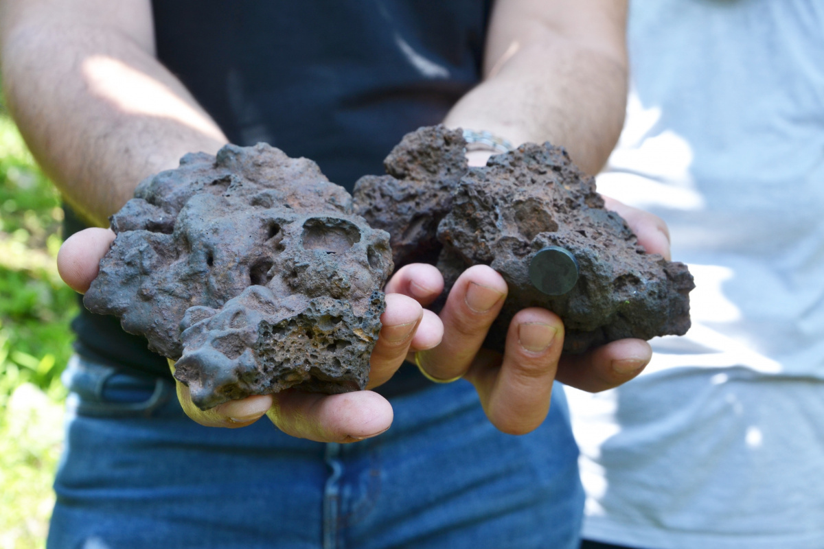 Bahçesinde meteor buldu