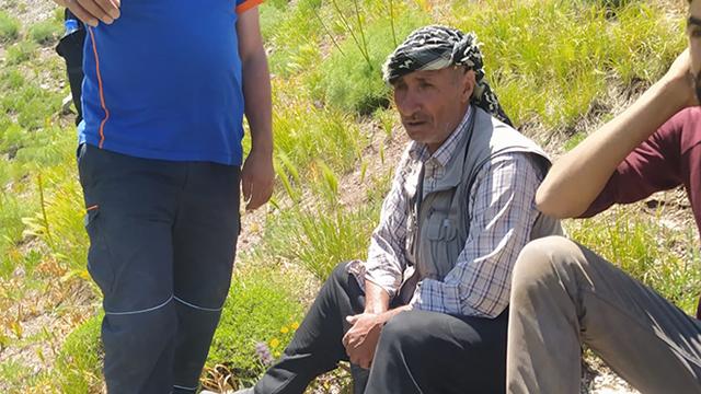 Kayalıklarda mahsur kalan çobanı AFAD kurtardı