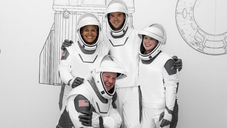 SpaceX’in Inspiration4 ekibinin kostümleri belli oldu