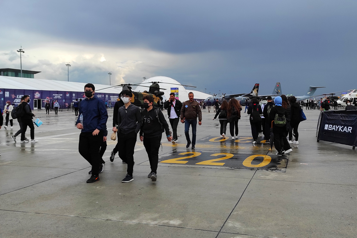 Yağmura rağmen TEKNOFEST’e yoğun ilgi devam ediyor