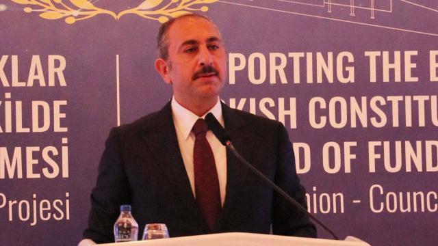Bakan Gül: AYM kararlarına uyulması hukukun emredici hükmüdür