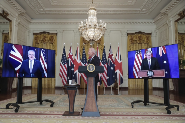 ABD Başkanı Biden, İngiltere Başbakanı Johnson ve  Avustralya Başbakanı Morrison.