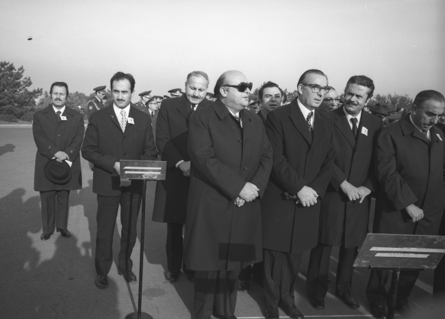 Asiltürk (2. sıra solda), 10 Kasım 1973'te Atatürk'ün 35. ölüm yıl dönümü nedeniyle düzenlenen törene katıldı. Törende AP Genel Başkanı Süleyman Demirel (önde solda), MGP Genel Başkanı Turhan Feyzioğlu (önde sol 2), İsmet Sezgin (önde sağ 2), MHP Genel Başkanı Alparslan Türkeş (önde sağda), MSP Genel Başkanı Necmettin Erbakan (2. sıra sol 2) da katıldı. (AA-Arşiv)