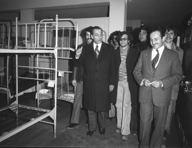 Dönemin İçişleri Bakanı Asiltürk, 28 Şubat 1974'te Gençlik ve Spor Bakanı Muslihittin Yılmaz Mete (solda) ile incelemelerde bulundu. (AA-Arşiv)