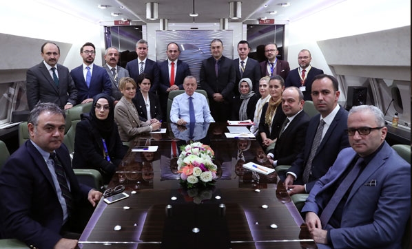 Cumhurbaşkanı Erdoğan’dan Azerbaycan dönüşü çarpıcı mesajlar: Benim kitabımda geri adım atmak yok…