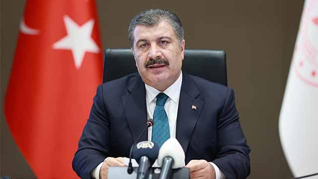 Bakan Koca gençlere seslendi: 18 yaş üstüysek aşılarımızı olalım