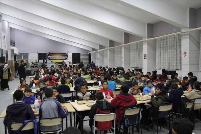 Ağrı'da 410 öğrencinin pizza hayali gerçek oldu