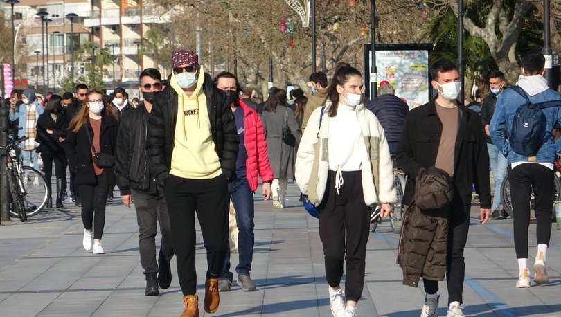 Bilim Kurulu Üyesi Şener: Avrupa 3 doza geç başladı, vaka sıçraması oldu