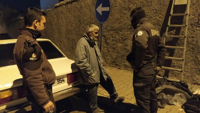 Bekçilere boyacı olduğunu söyledi, hırsız çıktı