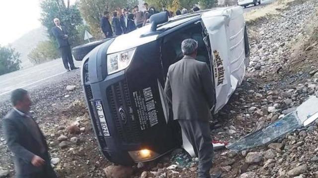 Kahta’da minibüs şarampole yuvarlandı: 6 yaralı