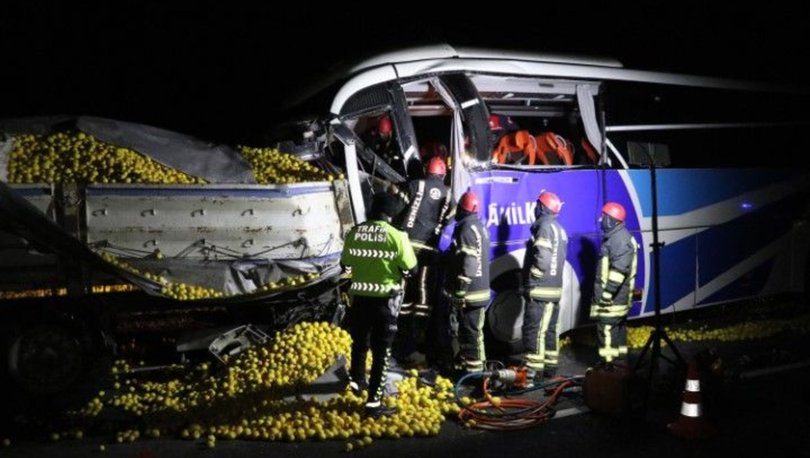 Denizli’de yolcu otobüsü TIR’a çarptı: Ölü ve yaralılar var